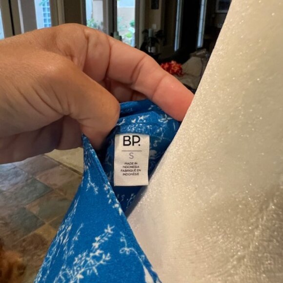 Nordstrom BP Royal Blue Floral Button Down Blouse - Size Small - Picture 4 of 4